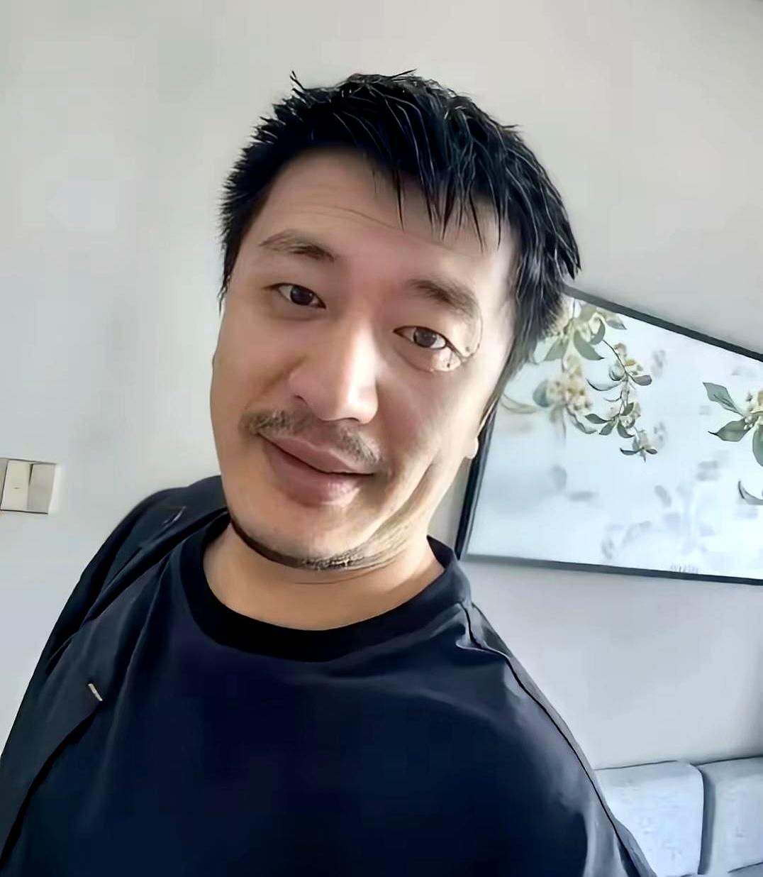 都说网红赚钱容易，但你看有人默默捐了上千万助学，连个仪式都不搞！说的就是张雪峰