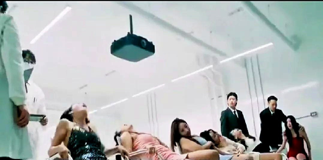 印度人吸毒拜神是源头印度吸毒人数惊人，高达两亿！这可不