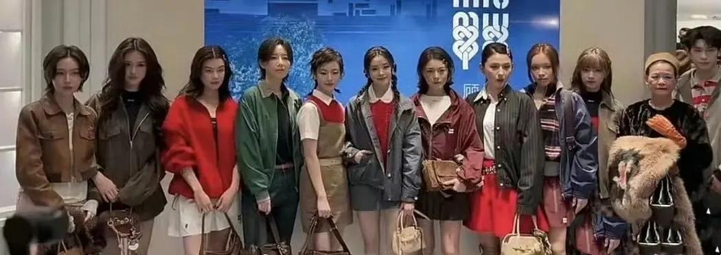 MiuMiu上海新春活动三位00花同台比美！赵今麦短发配珍珠发夹，甜美灵动被赞“
