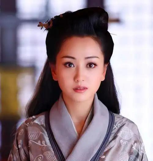 汉宣帝下诏将霍家满门抄斩，皇后霍成君质问：“陛下，为何如此绝情？”汉宣帝说：“