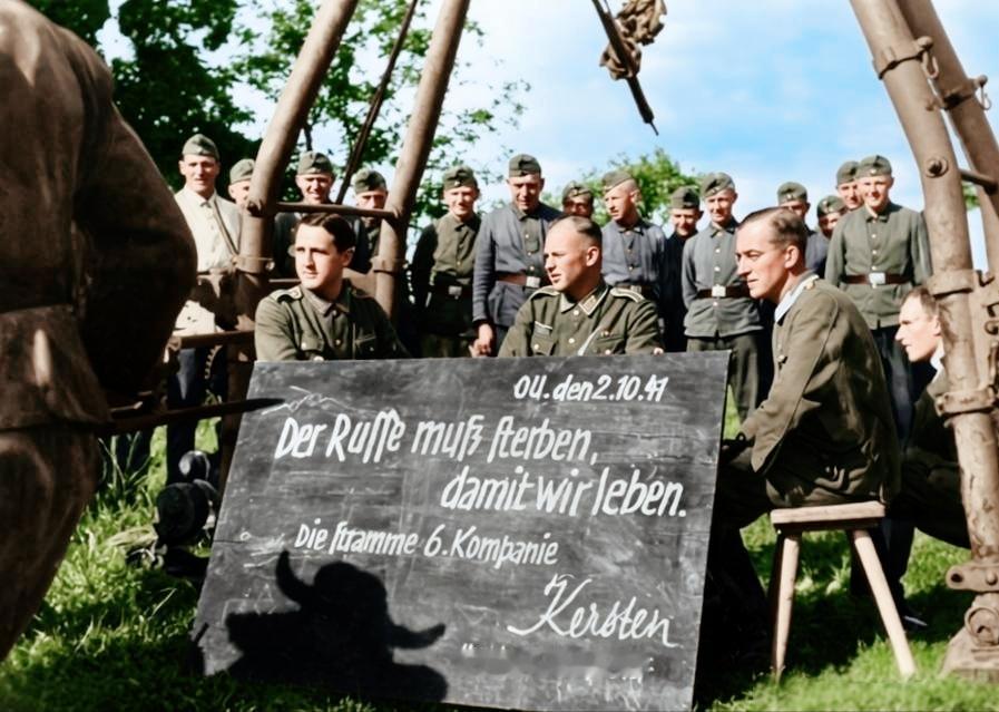 1941年10月2日，东线，被占领的布良斯克地区，德军某部六连正在对士兵宣扬希特