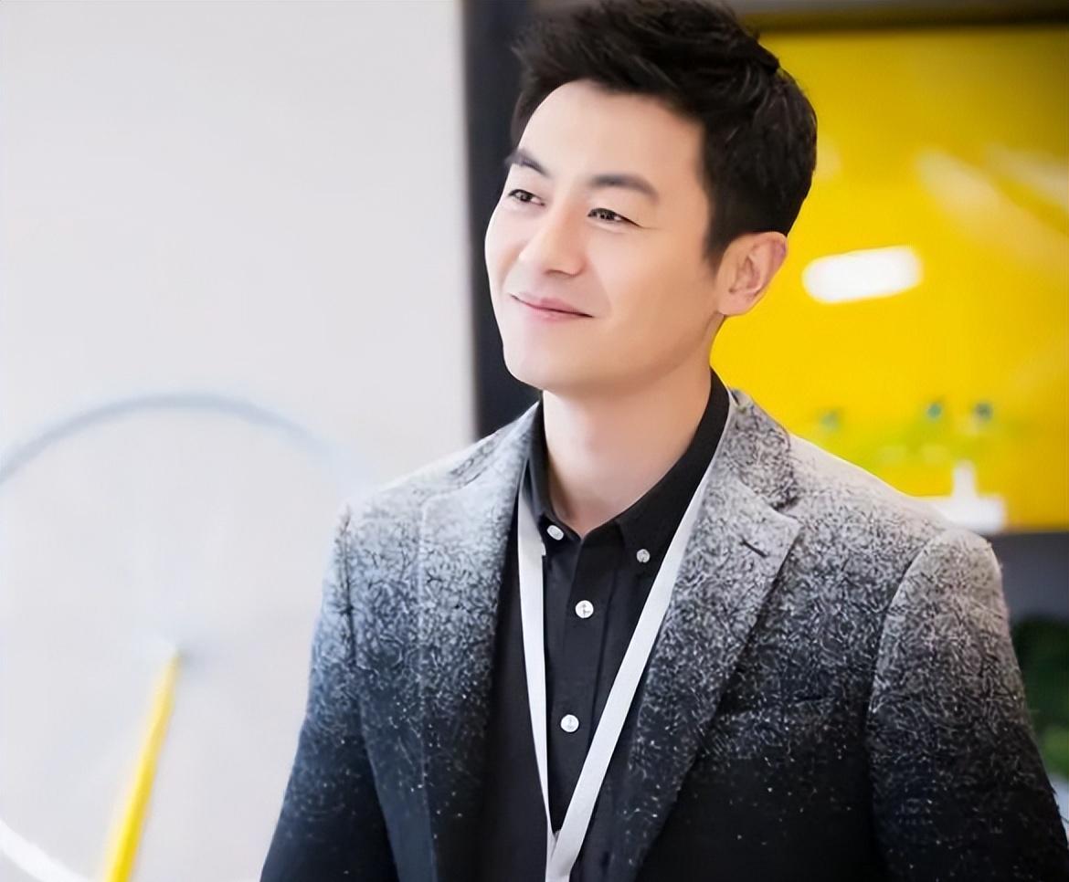 演员朱亚文说：很多人看我演《闯关东》、《红高粱》，一直以为我是北方人，其实我是江