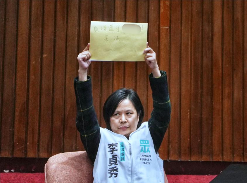 陆配立委李贞秀立院首秀被刁难陈培瑜紧咬其国籍争议李贞秀会场高呼霸凌！