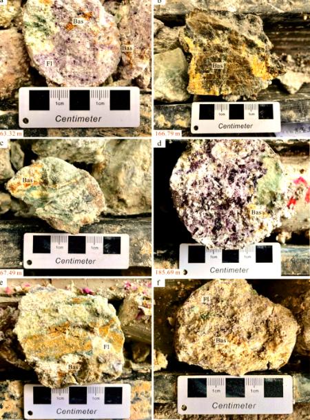 1986年，四川一个地质队员在冕宁牦牛坪钻孔旁捡起一块黄色石头，翻开矿物图谱一对