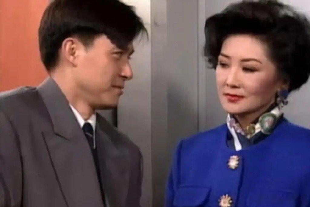 苗金凤去世香港演员苗金凤去世据港媒，曾经在60年代红极一时的演员苗金凤于今日下