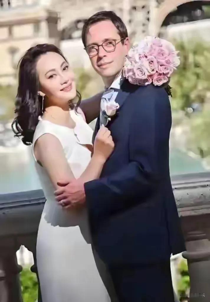 63岁的大宋佳，如今在比利时开启惬意人生。曾经在演艺圈留下诸多经典角色的她，选择