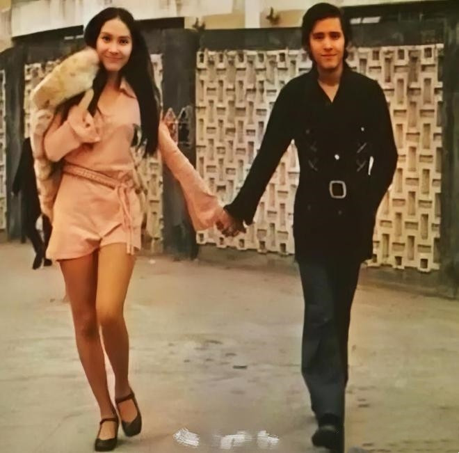 五十年前和现在的姜大卫李琳琳夫妇照片对比。曾经的姜大卫气质冷傲，英俊潇洒，气质独