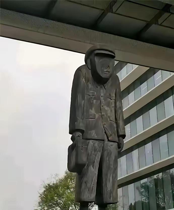 阿里巴巴集团门口这个雕像的含义是什么啊