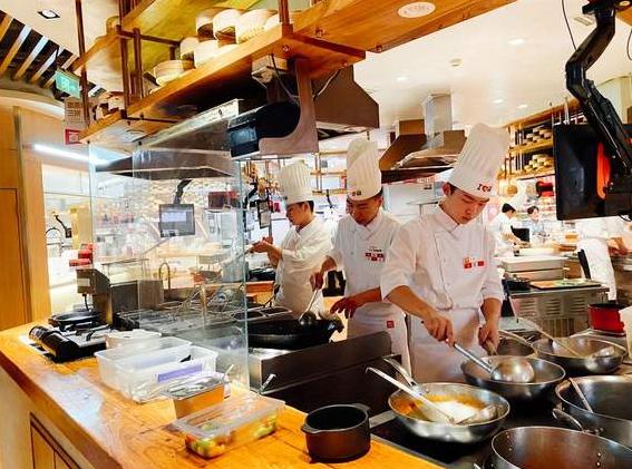 贾国龙59元焖面实测后，网友喊话罗永浩：当初骂西贝算是白骂了59元一碗焖面，端