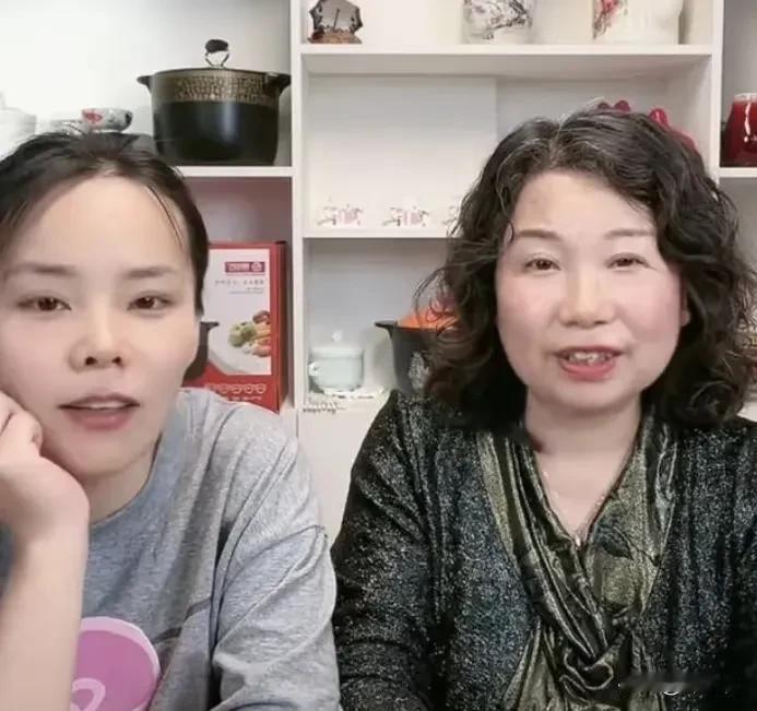 我看了许敏和姚策的一个视频，也是许姚两家认亲后的，当时姚策说少的话还有几个月，多