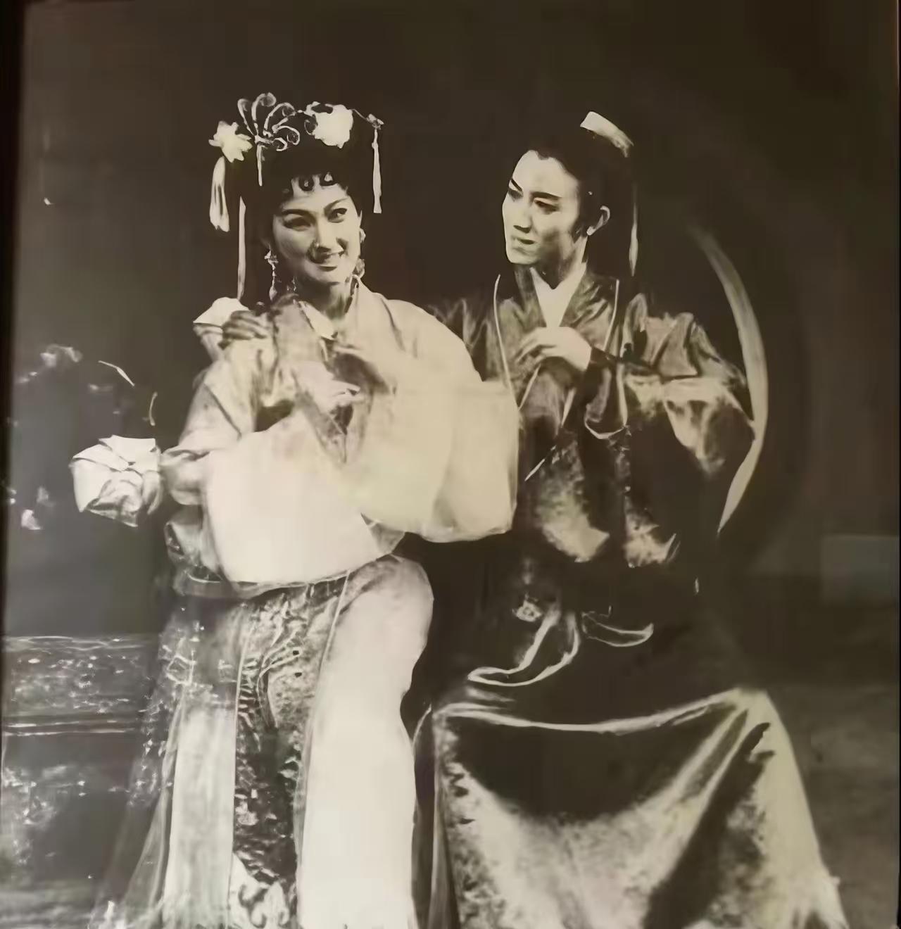 没想到李云龙还演过宁采臣！这是1980年李幼斌和曹阳一起演的《古刹魅影》的剧照