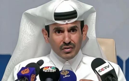 五枚导弹，拦下四枚，就那漏网的一枚，不偏不倚，正好砸中，炸的不是别的地方，是卡