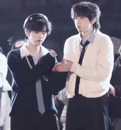 被张函瑞碰过。。。陈奕恒脏了