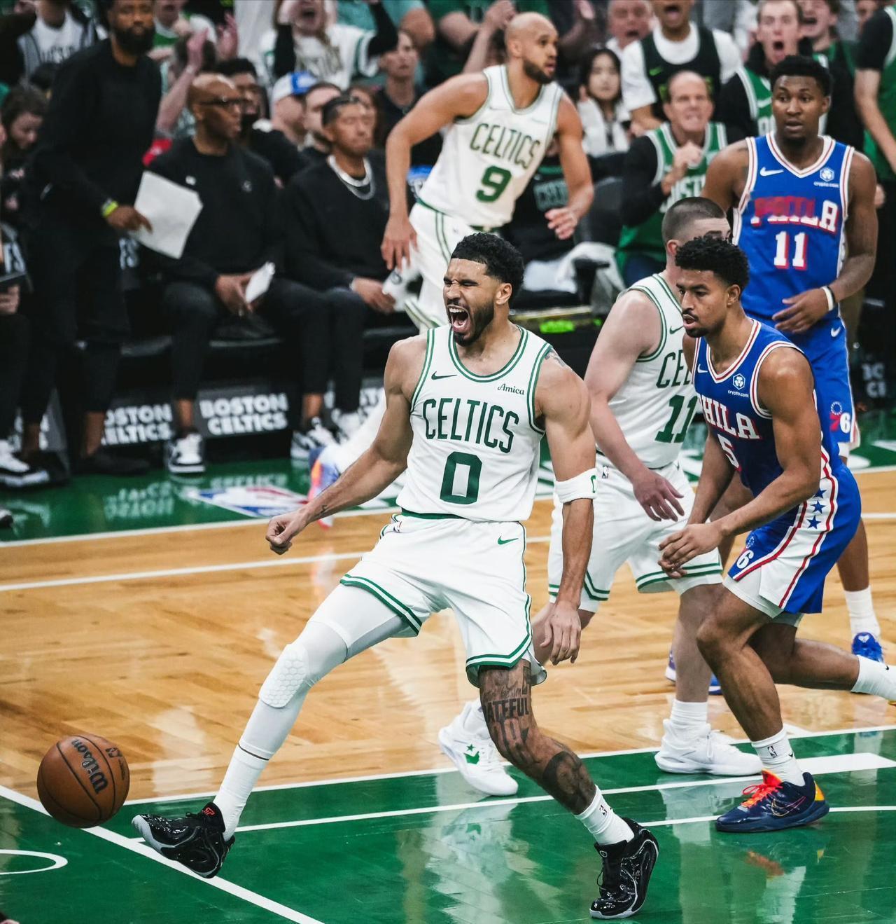 1-1，76人111-97凯尔特人，这一战认清三名球员没有恩比德，76人拼尽全