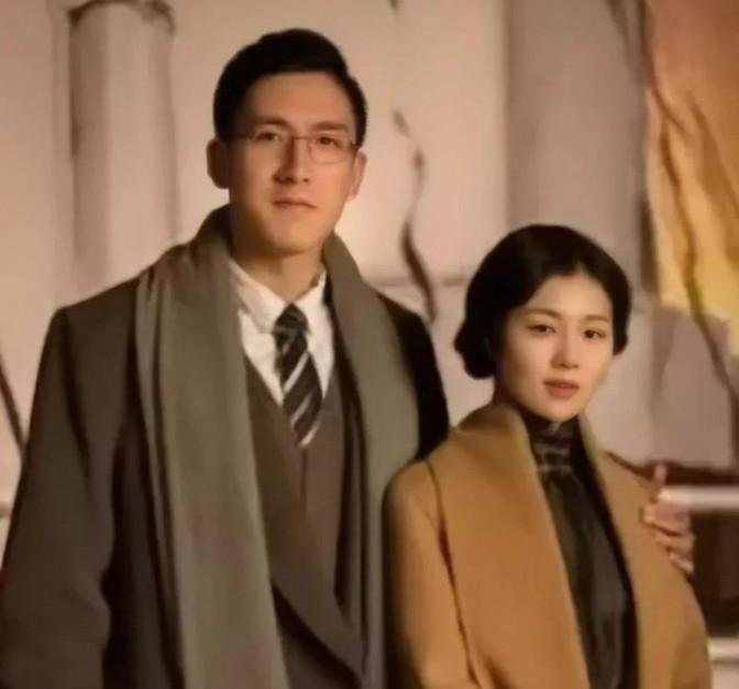 1929年，27岁清华教授周培源被催婚。朋友拿出一沓照片让他选女友。他漫不经心随