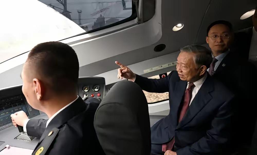 越南会不会求中国建高铁？苏林坐10小时高铁，答案太明显了​​苏林这趟中国行，高