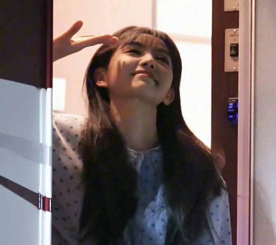 田曦薇敬礼小猫合集田曦薇再现小猫敬礼人类怎么能萌成这个样子！我将追随这个小田猫