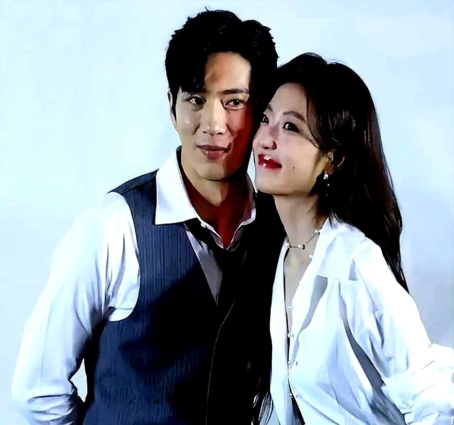 一部戏演两遍还不要钱，这亏本买卖真有人干。2014年电影《捉妖记》刚拍完，原男主就出事被换。剧组咬牙