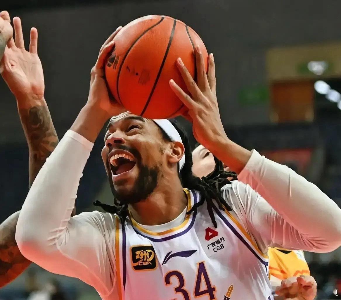 这才是外援啊！今晚的4场CBA，一共打出这三大真正的外援，有且仅有他们三个——1
