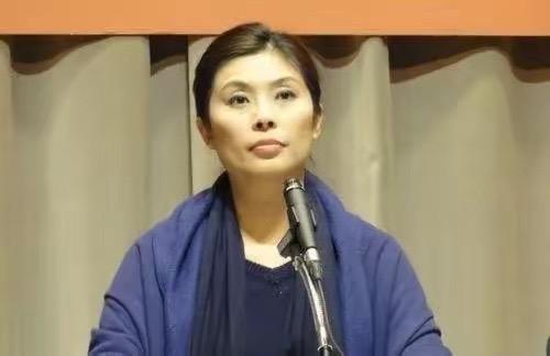 悔成“维持现状”代言人?郑丽文的初心与现实困局郑丽文现在估计挺后悔的,后悔什