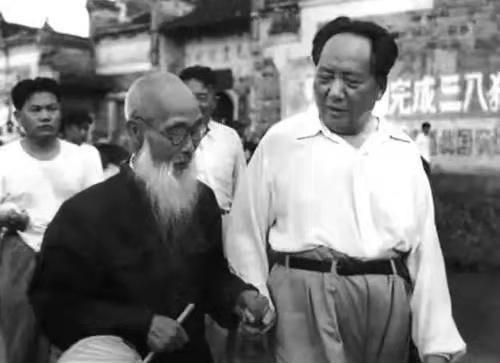 这是1910年，毛主席16岁时，离开韶山村。给父母留下一封信（七言绝句）：孩儿