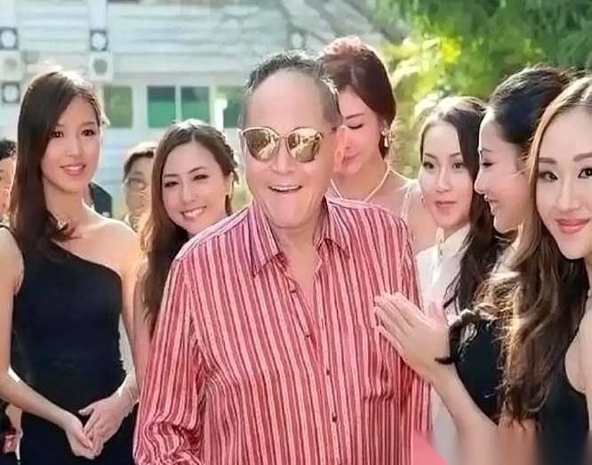 在香港富豪圈，89岁的百亿富豪赵世曾立下过一条铁律：只要身边的女人敢怀孕，立马卷