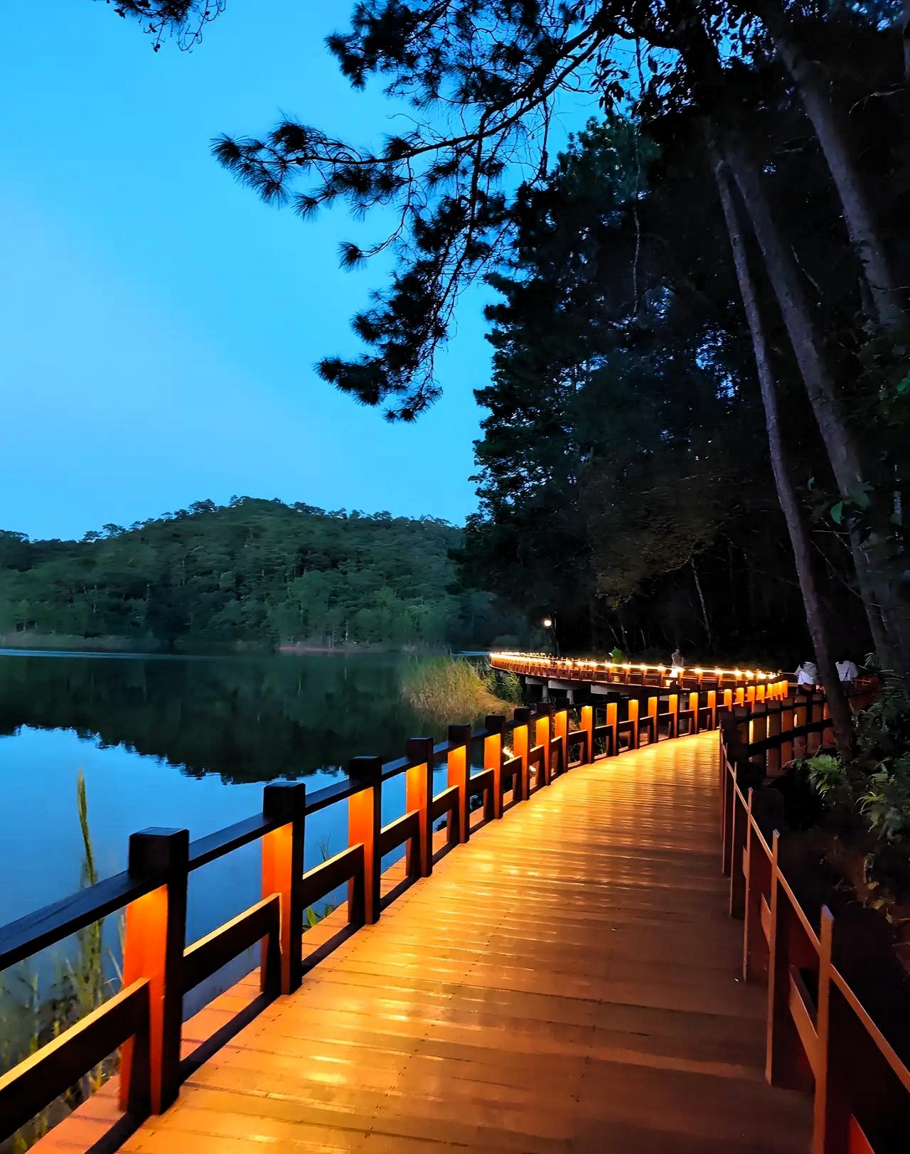 一位干了十年手机维修的师傅说：干了十年我才敢说：“普通人买手机一定要记住