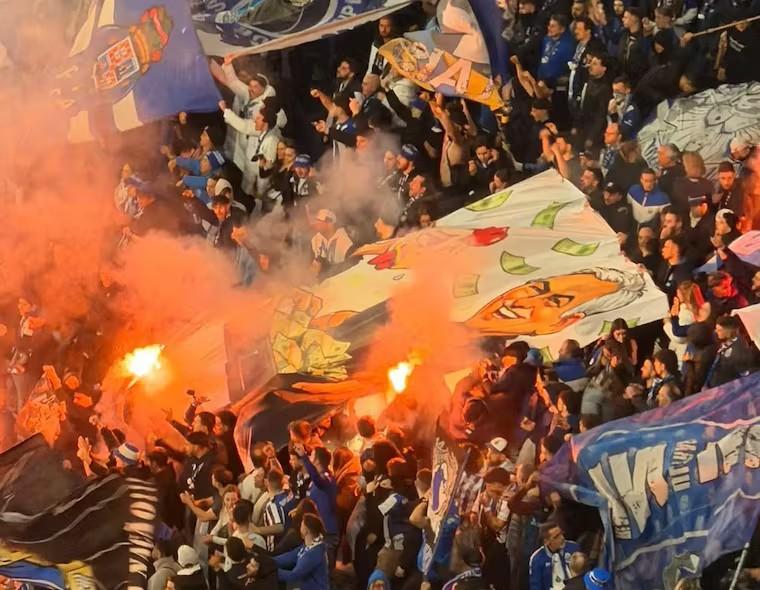 波尔图复仇穆里尼奥: 球迷举漫画讽刺, 社媒回击金句刷屏