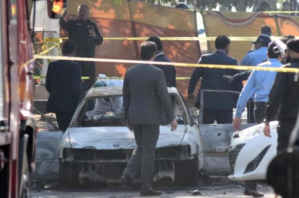 印度和巴基斯坦这两天相继发生恐袭。昨天，一名自杀式炸弹袭击者在印度首都新德里引爆