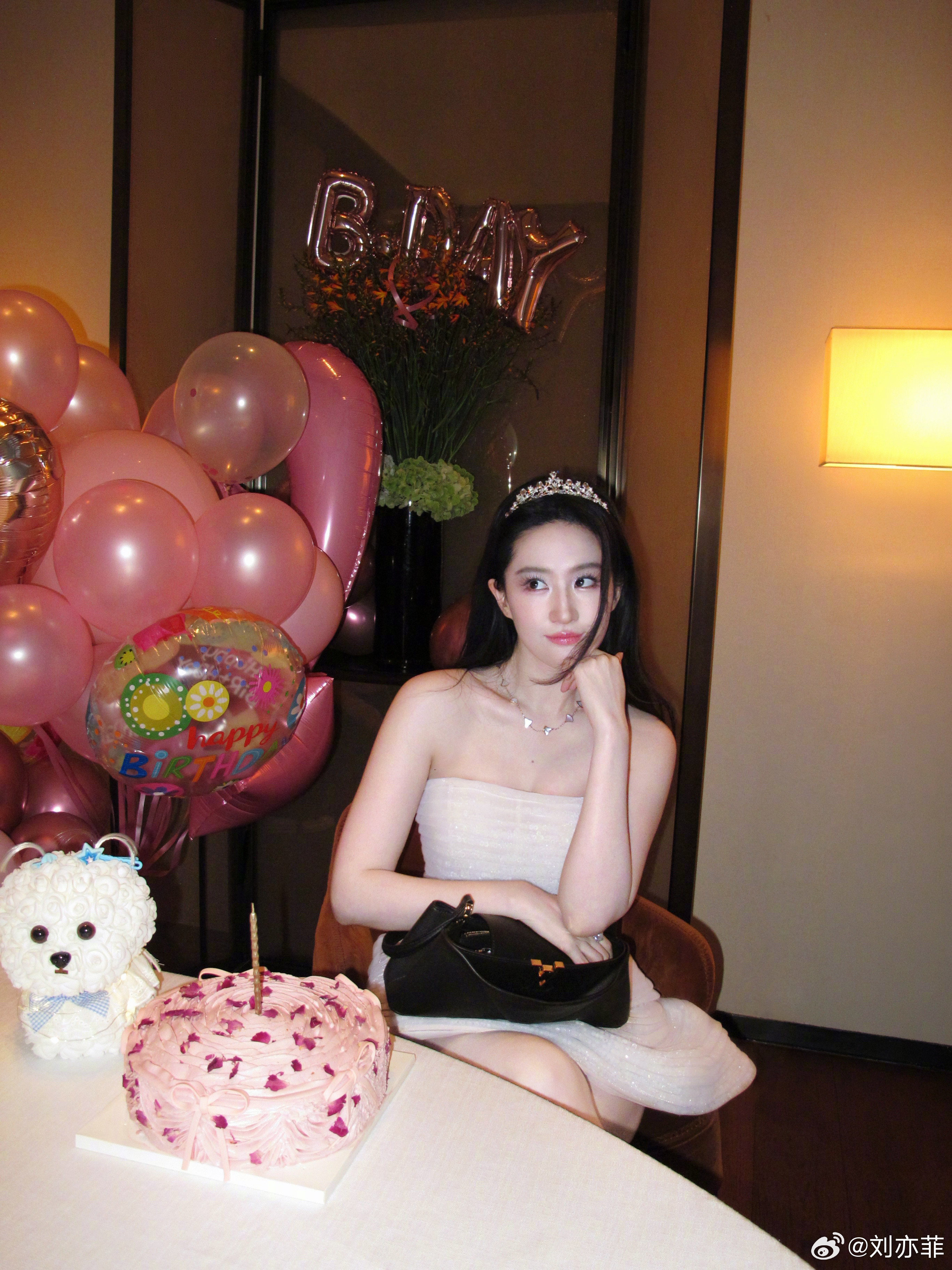好漂亮的小公主👑​​​
