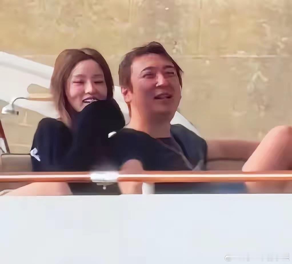 这是懒懒生图，和精修图的差距太大了，鬼迷日眼的科技脸，精修图是人间芭比。王思聪是