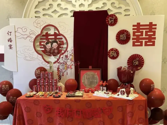 一对恋人准备五一订婚，因为彩礼谈崩！两人经媒人牵线交往了半年，双方家长聚在一起商