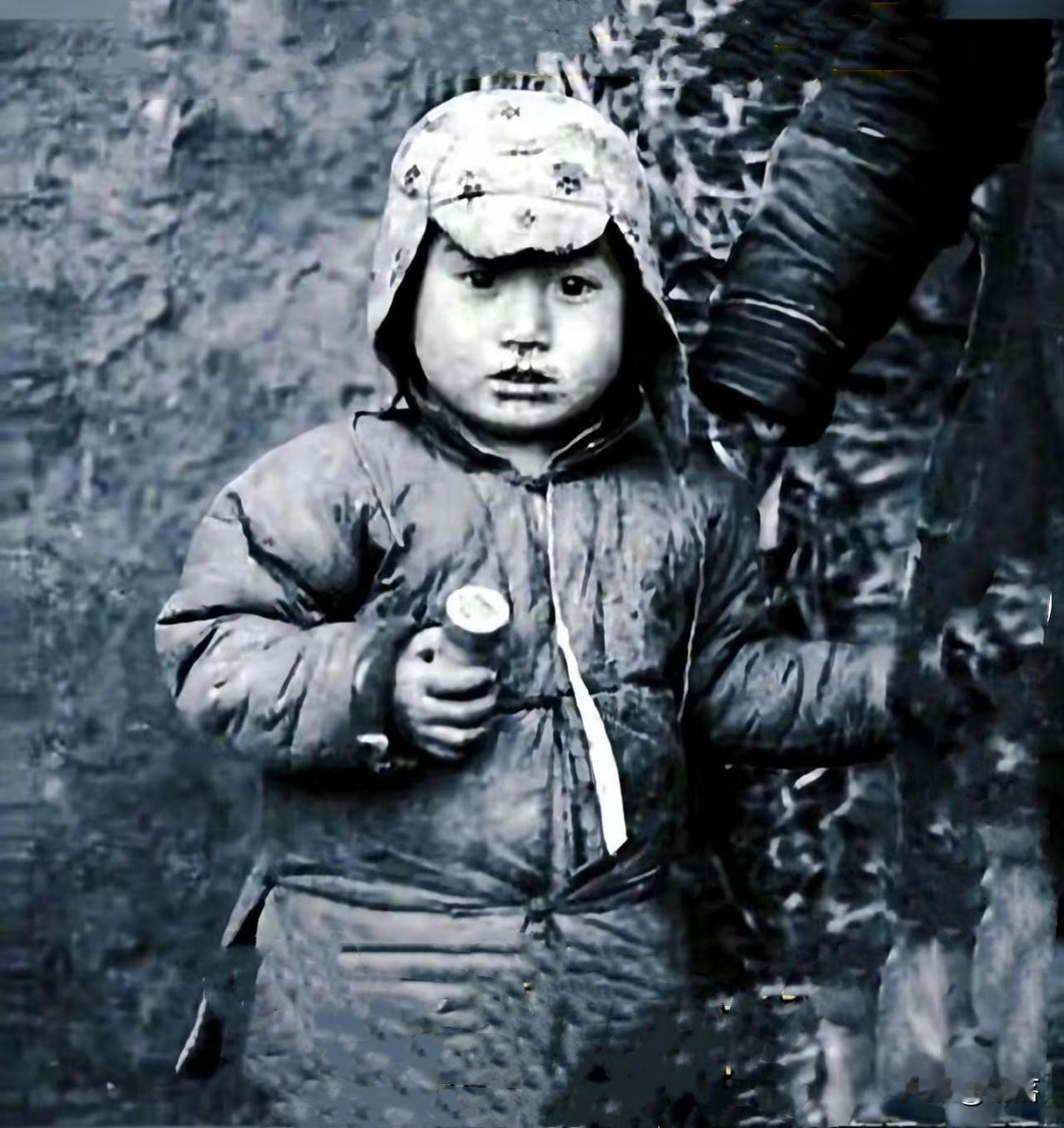 下面是中国年龄最小的抗日烈士小金子照片！牺牲时年仅5岁。原名王金。近年日本