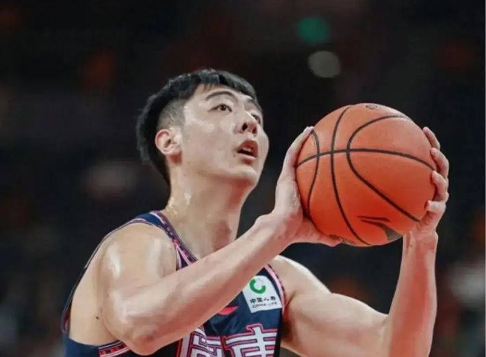 张明池亏大了，主动休战一年真的不是时候。张明池   22岁   身高2.13