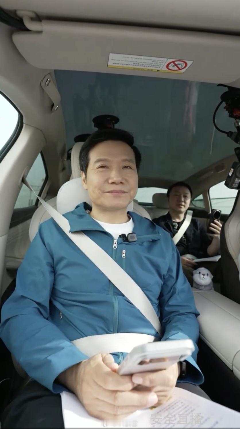 雷军回应是否做10万以内车型十年之内没有造10万元以下车的计划十年之内没有出红米