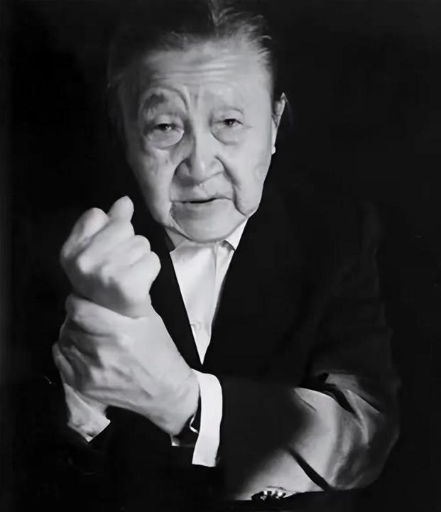 1937年，日军将18岁怀孕7个月的李秀英拖进了地下室，开始粗鲁地解她的衣扣。李