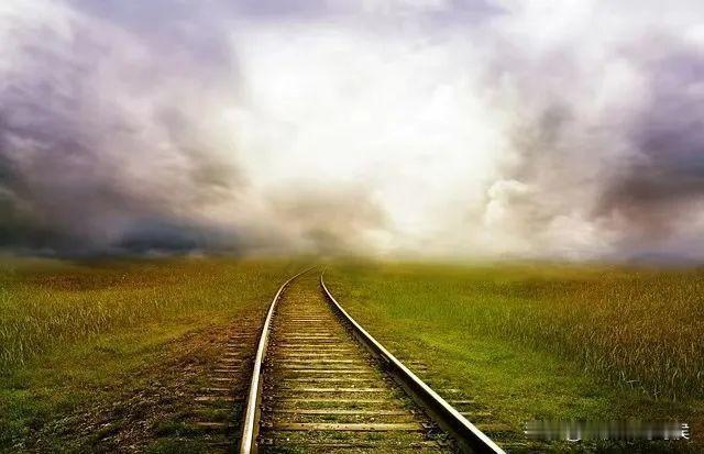 初中二年级，我转了一次学。其实，本来我考上镇里的重点初中了，可是去村小学拿通知