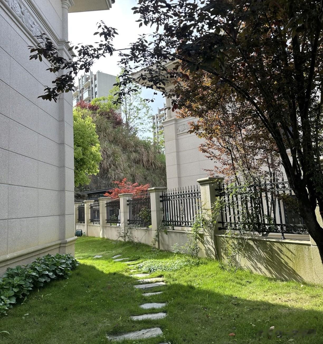 一位医生朋友说：“千万不要不把自己的身体当回事，很多损伤都是不可逆的，日常一些事