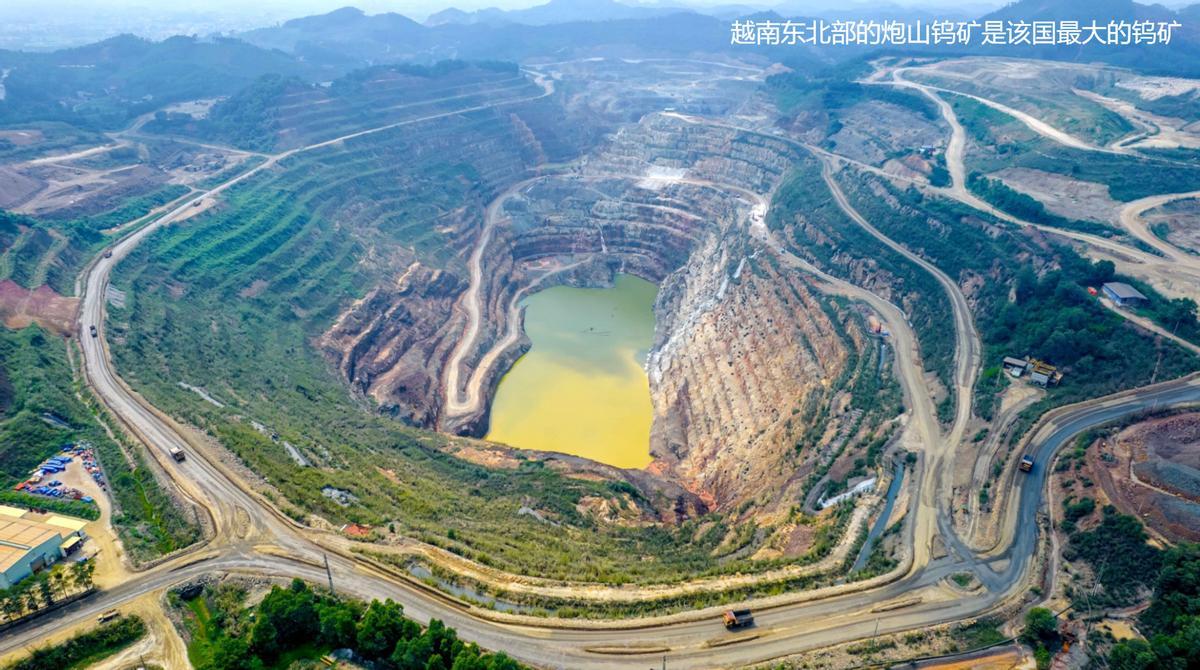 中国一收紧钨矿出口，全球供应链立马绷紧了弦。钨价从每公斤300元飙到2300元，