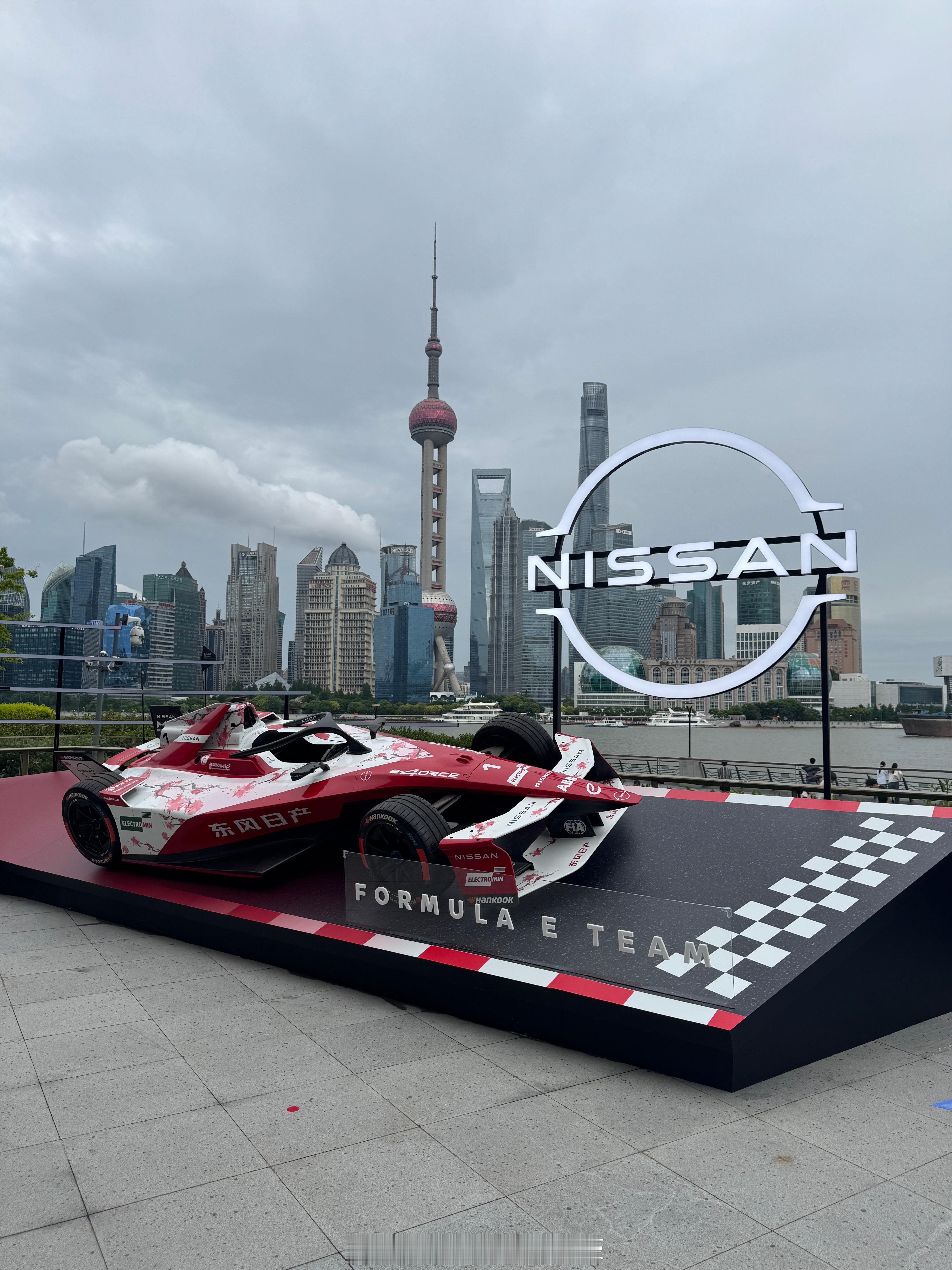 这选址，这背景，无敌了上海·外滩