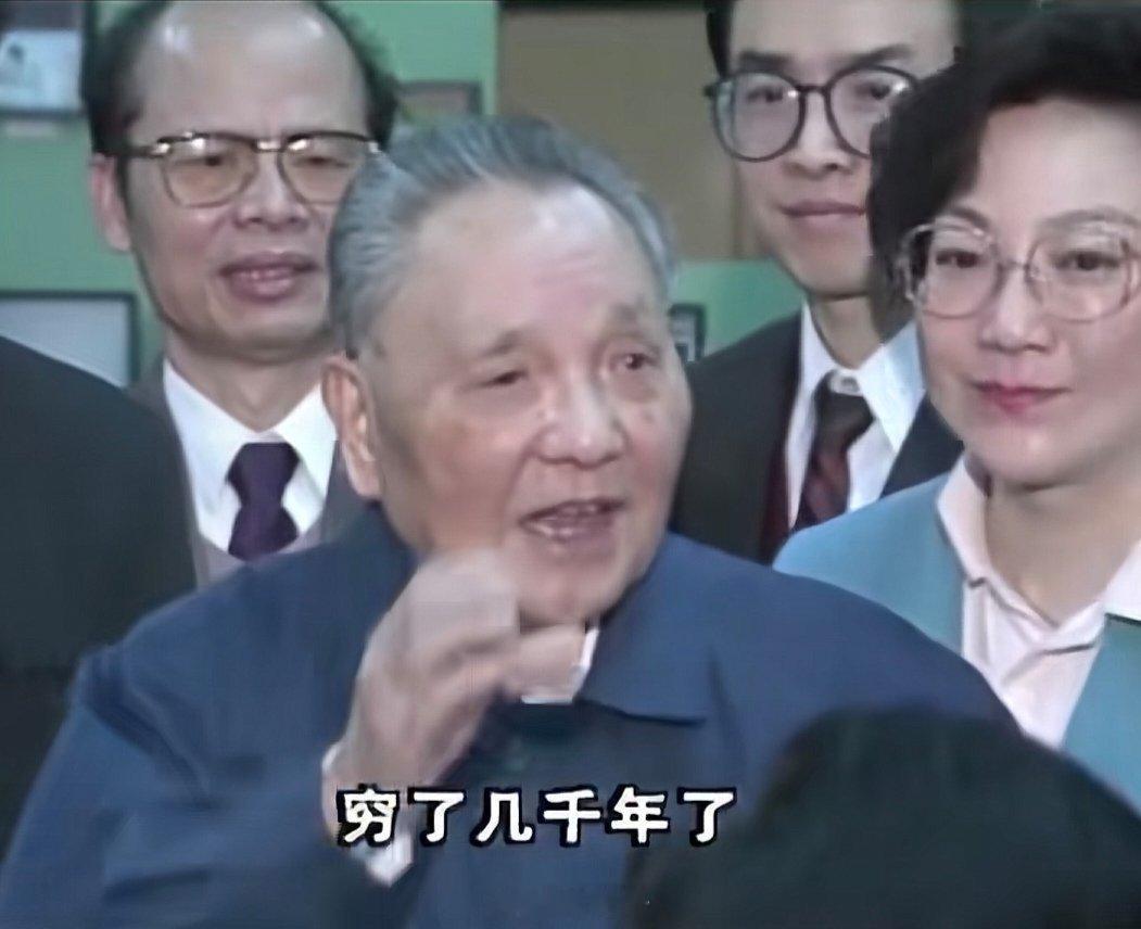 很多人都好奇：毛主席晚年，到底在怕什么？又在担忧什么？是怕敌人的飞机大炮？还是怕