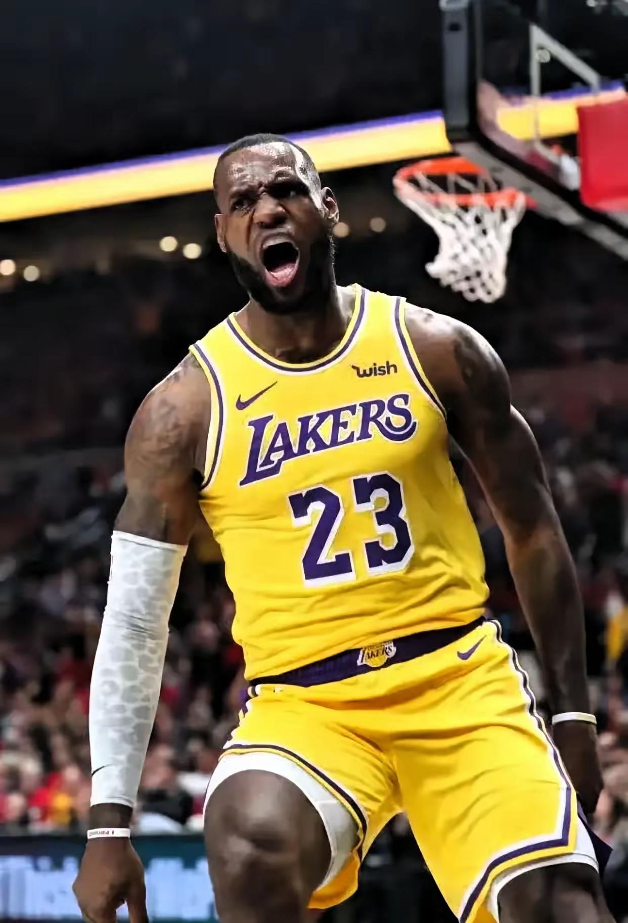 詹姆斯下一份合同，到底值多少钱？圈里人给出了好几个价码，从4500万刀的