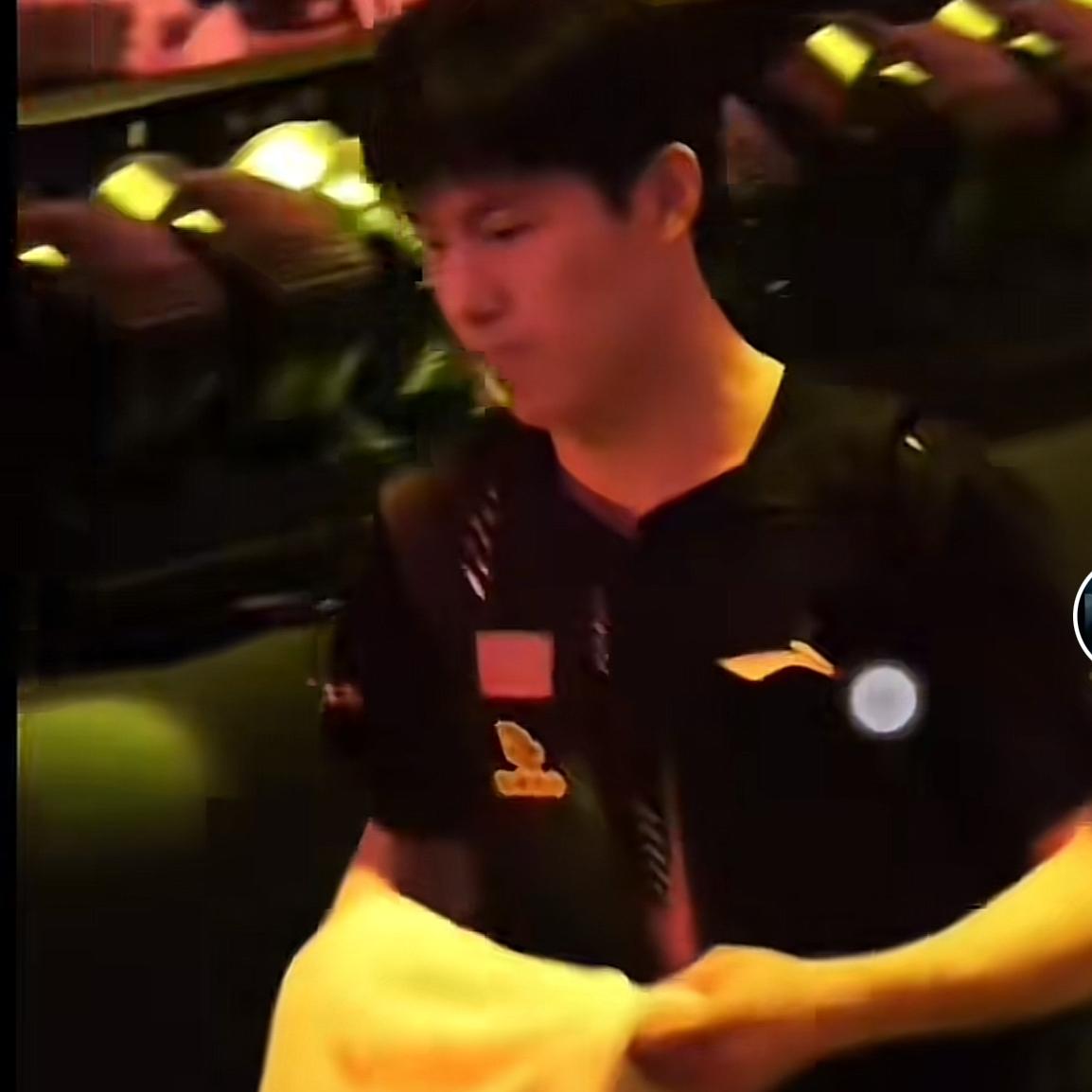 澳门世界杯八强赛，国乒选手温瑞博1：4负于中国台北选手林昀儒，止步16强。看