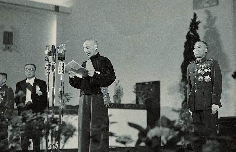 1948年，国民党元老吴稚晖曾和钱钟汉谈起蒋介石竞选总统时一段假做作的戏码。吴稚