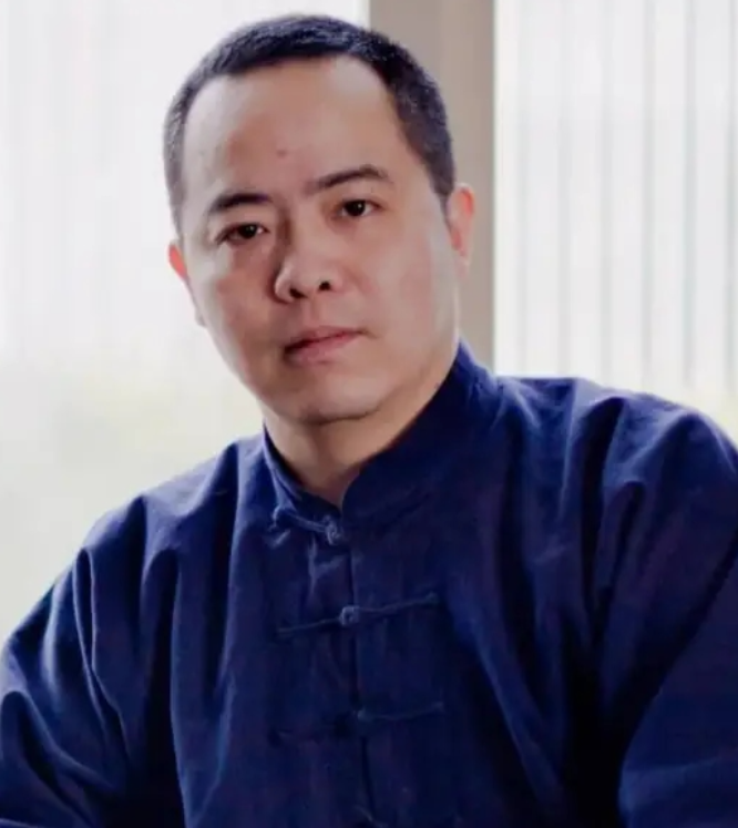 2008年，德云社的创始元老<em>徐德亮</em>对郭德纲说：“一场商演，你拿40万，分我150