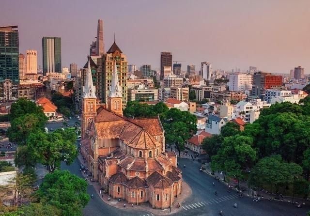 南海的问题不解决，不管越南提什么方案，中国绝对不能考虑越南的高铁，那怕能有几万亿