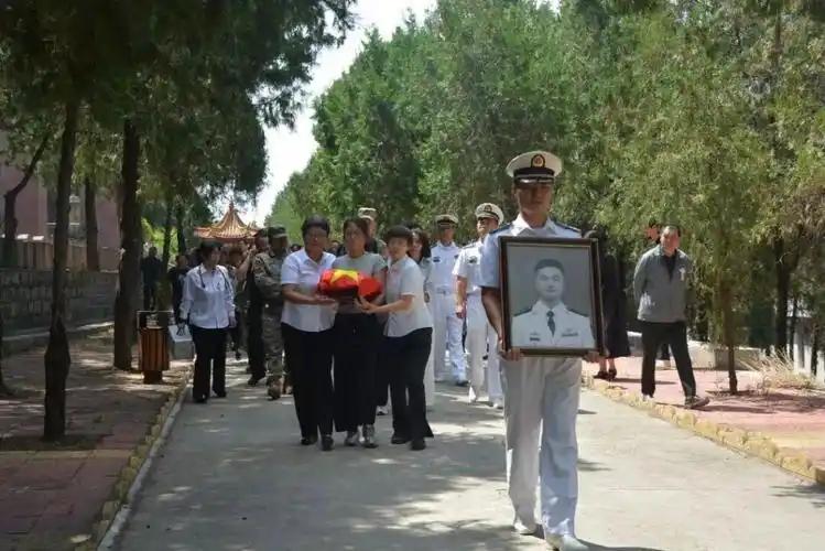 别再被和平假象骗了，哪有什么岁月静好，很多人总觉得和平年代当兵就是走个过场，训练