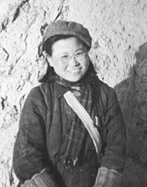 李冰（1920年5月—2002年7月30日），女，汉族，生，安徽巢湖人，曾用名李