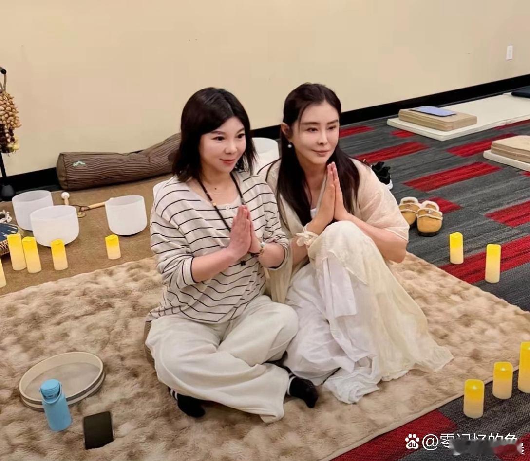 59岁的王祖贤依旧状态绝佳，容颜依旧靓丽出彩，看着依旧年轻貌美风韵不减。