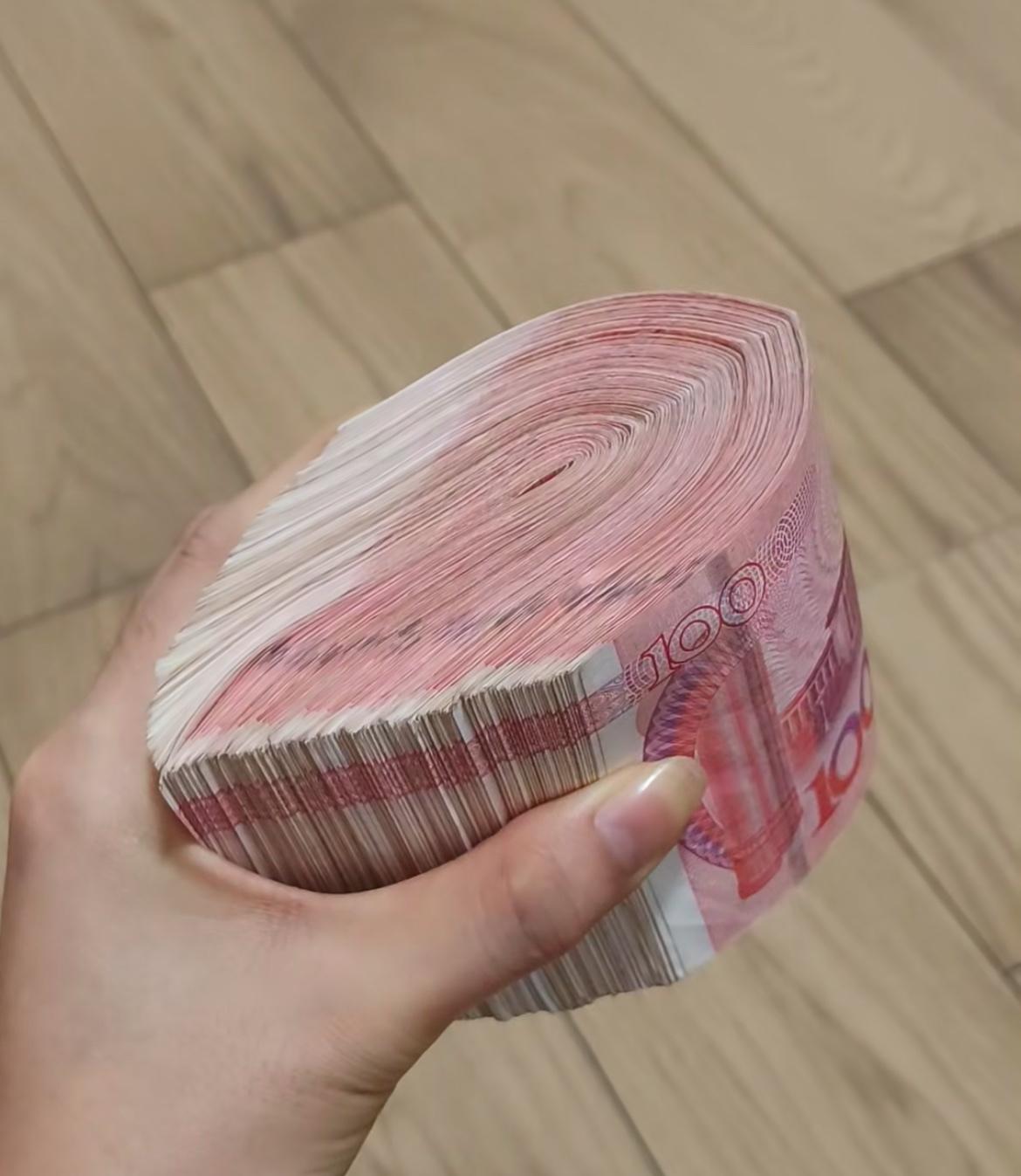 “真心建议大家：不管多少，一定要开始存钱！哪怕一个月只存200块！”别觉得2